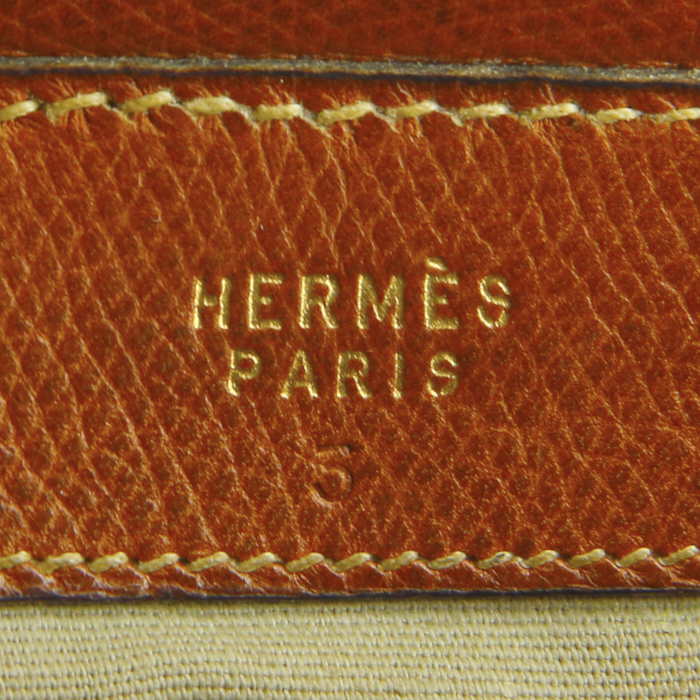 Hermes Berry handbag in gold Courchevel leather - Detail D4