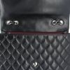 Sac à main Chanel Timeless jumbo en cuir matelassé noir - Detail D3 thumbnail