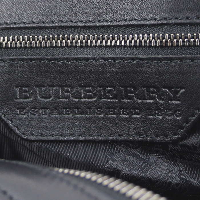 Sac à main Burberry en cuir noir - Detail D3