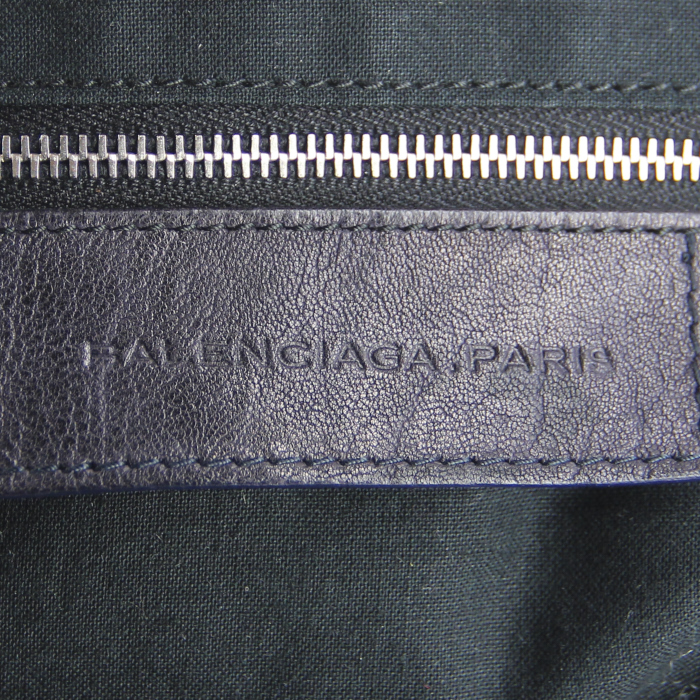 Balenciaga handbag in navy blue grained leather - Detail D3