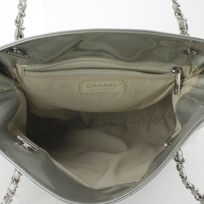 Bolso Cabás Chanel en charol plateado y piedras de fantasía - Detail D2
