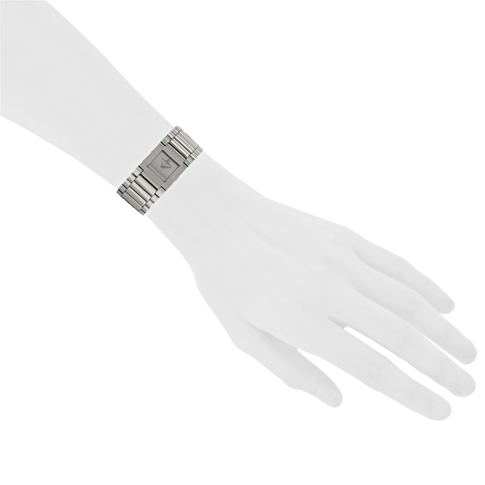 Baume 
Mercier Catwalk watch in stainless steel - Detail D1