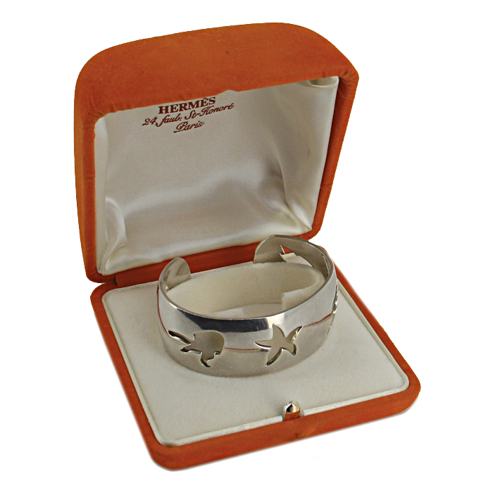 Bracelet manchette Hermes moyen modèle en argent - Detail D2
