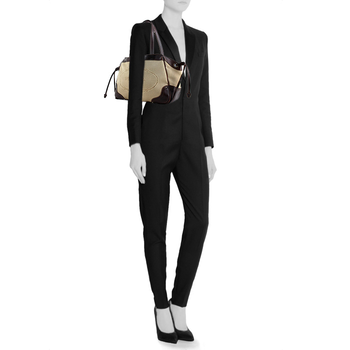 Bolso de mano Prada en cuero marrón y lona monogram beige - Detail D1