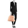 Chanel shopping bag in salmon pink glittering leather - Detail D2 thumbnail