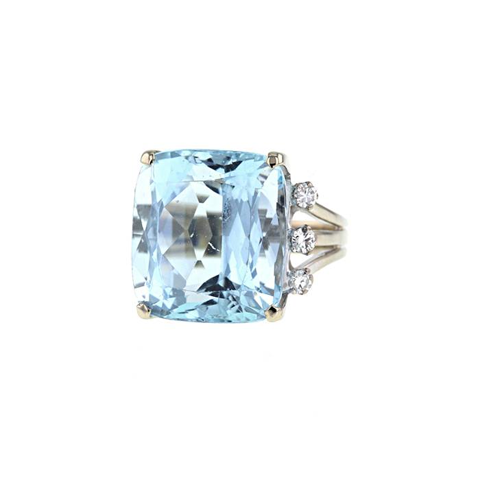 Sortija Cocktail época años 80 Vintage en oro blanco y diamantes y en aguamarina