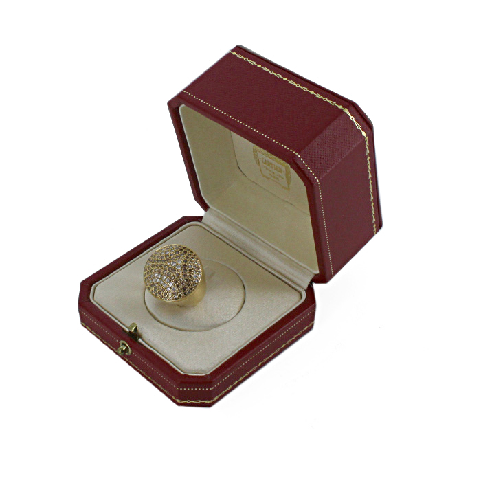 Bague Cartier Jeton grand modèle en or jaune,  diamants blancs et diamants brun - Detail D2