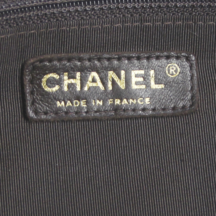 Chanel Grand Shopping handbag in brown quilted grained leather - Detail D3