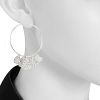 Paire de boucles d'oreilles Dior Coeurs Légers en or blanc et diamants - Detail D1 thumbnail