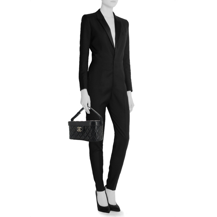 Chanel vanity case in black quilted leather - Detail D2