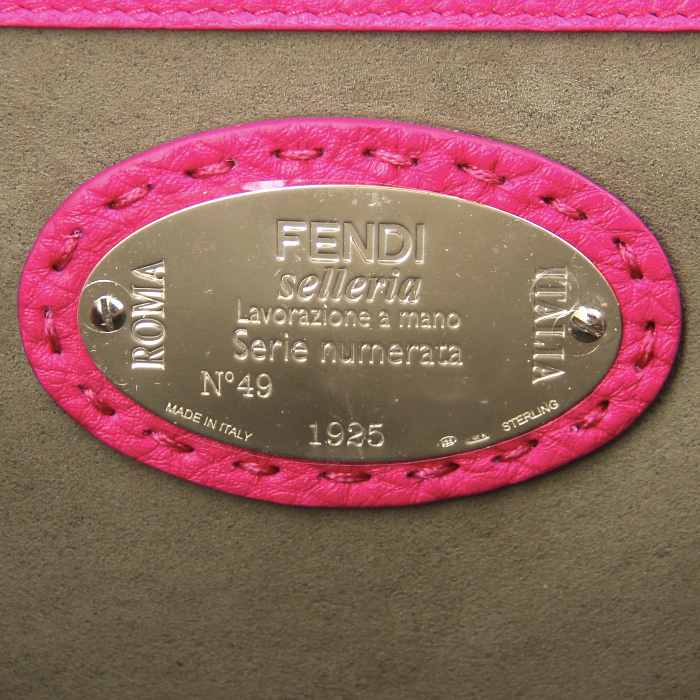 Sac à main Fendi Selleria en cuir grainé rose - Detail D3