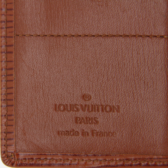 Louis Vuitton wallet in brown epi leather - Detail D2