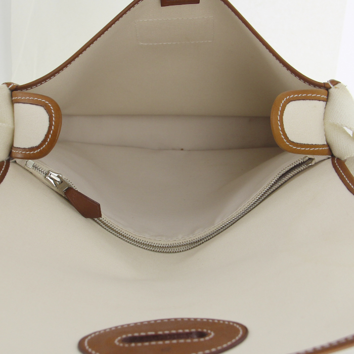 Bolso de mano Hermes en lona beige y cuero marrón - Detail D2