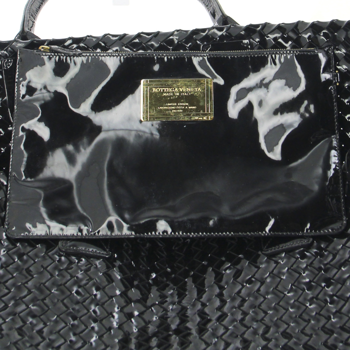 Bottega Veneta shopping bag in black braided leather - Detail D3