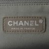 Chanel handbag in black grained leather - Detail D3 thumbnail