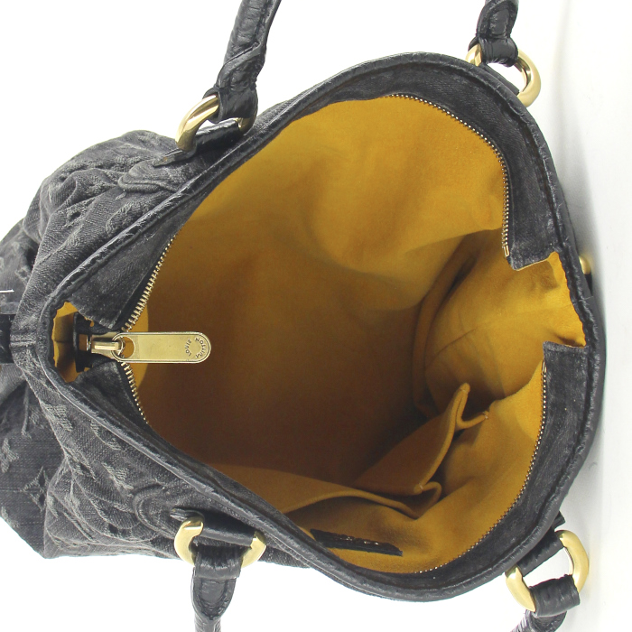 Sac à main Louis Vuitton en toile monogram noire et cuir noir - Detail D3