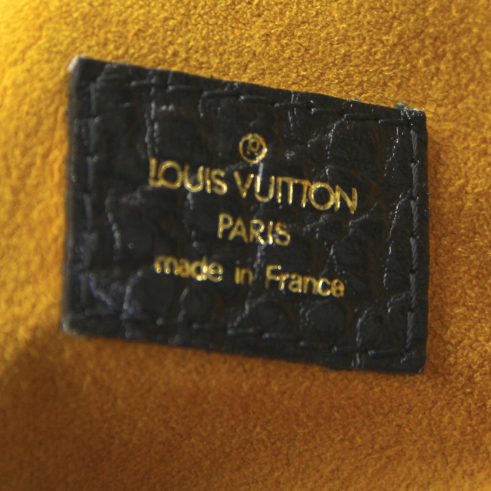Louis Vuitton handbag in black monogram canvas and black leather - Detail D4