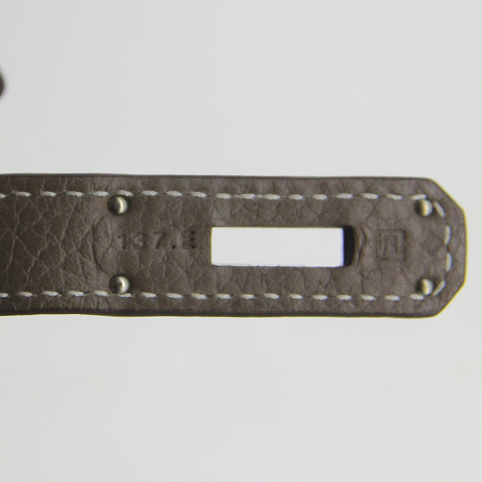 Bolso de mano Hermes Birkin 35 cm en cuero togo marrón etoupe - Detail D4