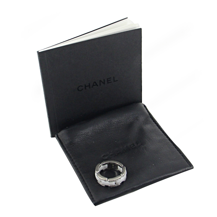Anello flessibile Chanel Ultra modello medio in oro bianco e ceramica bianca - Detail D2
