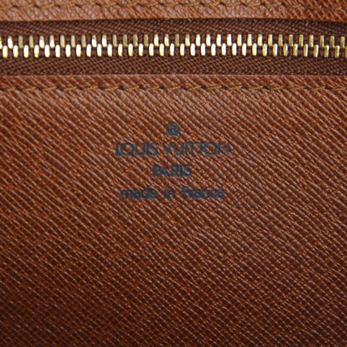 Bolsito de mano Louis Vuitton en lona Monogram marrón y cuero marrón - Detail D3