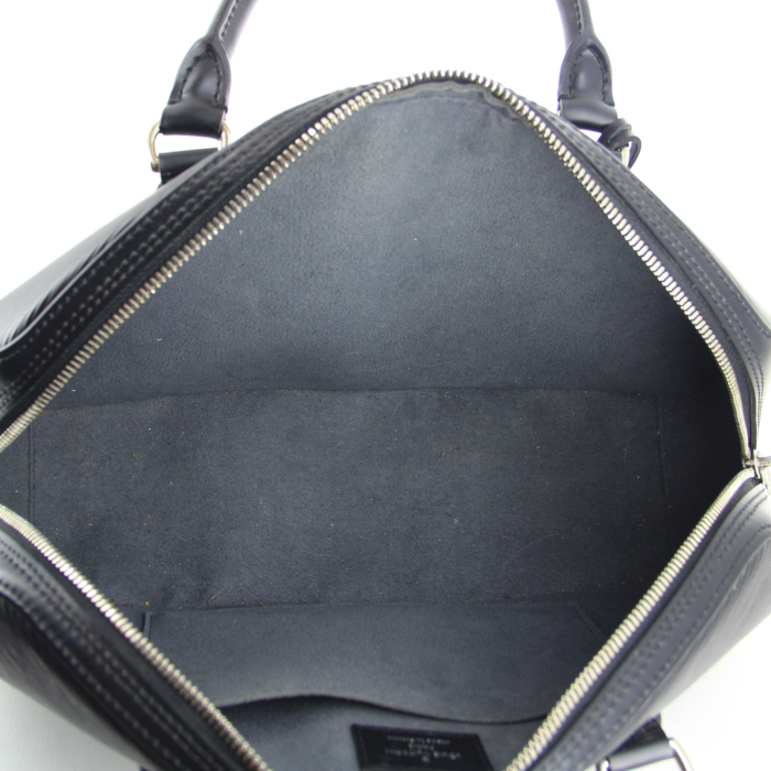 Louis Vuitton handbag in black epi leather - Detail D2