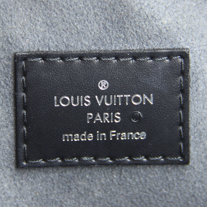 Louis Vuitton handbag in black epi leather - Detail D3