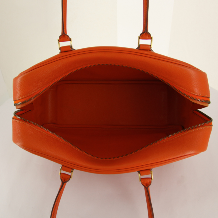 Sac à main Hermes Plume grand modèle en cuir grainé orange - Detail D2