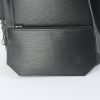 Bolso de mano Louis Vuitton en cuero Epi negro - Detail D4 thumbnail