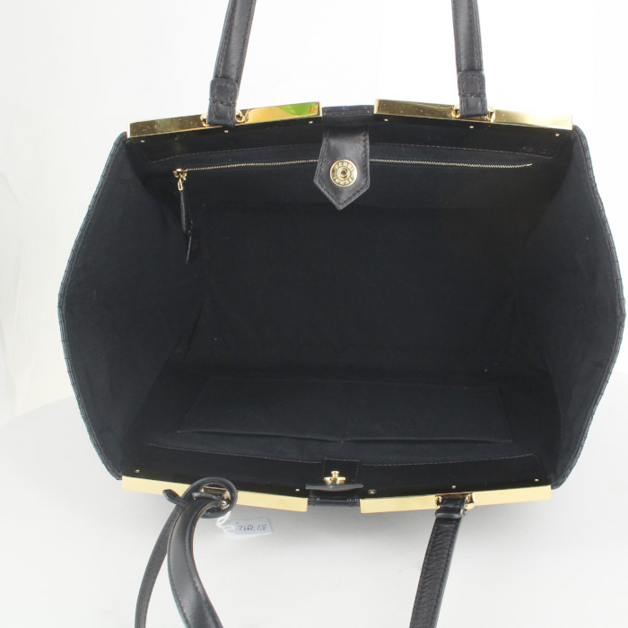 Fendi shopping bag in black leather - Detail D2