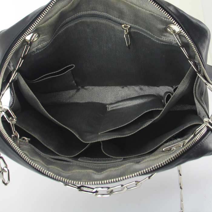 Bolso de mano Chanel Grand Shopping en cuero negro - Detail D2