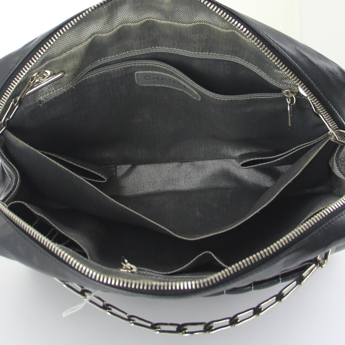 Sac à main Chanel Grand Shopping en cuir noir - Detail D3