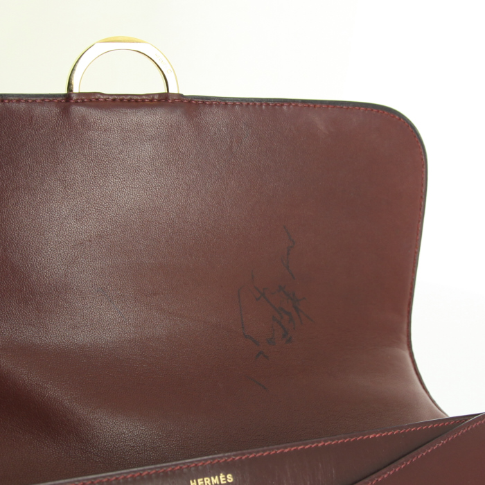 Bolso de mano Hermes Ring en cuero box color burdeos - Detail D5