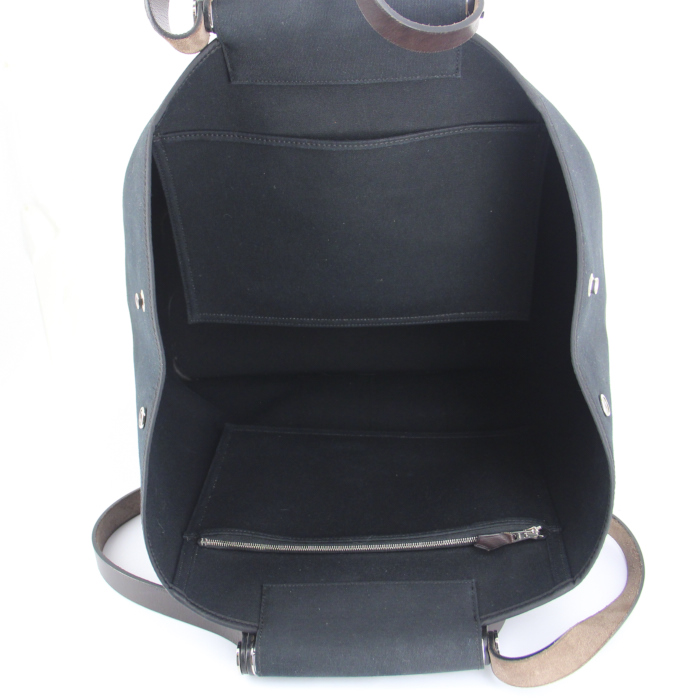Sac cabas Hermes Cabag en toile noire et cuir marron - Detail D3