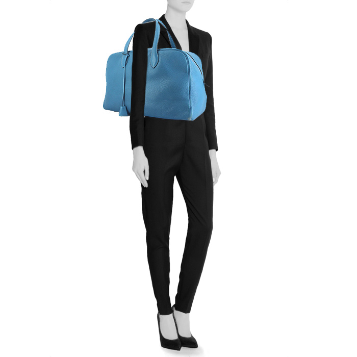 Borsa da viaggio Hermes Victoria II in pelle taurillon clemence blu - Detail D1