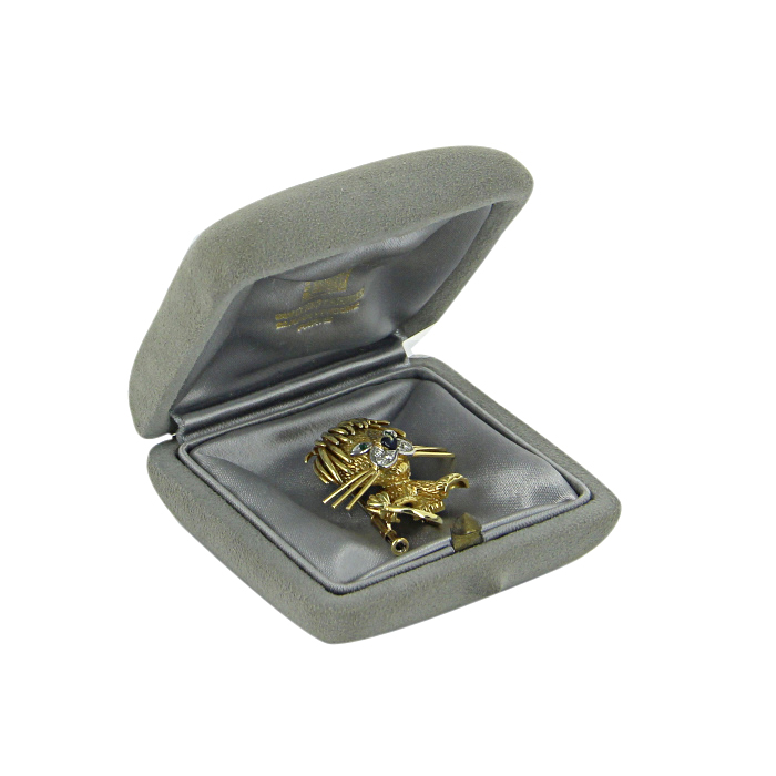 Van Cleef & Arpels Lion Ebouriffé small model brooch-pendant in yellow gold,  diamonds and emerald and in onyx - Detail D2