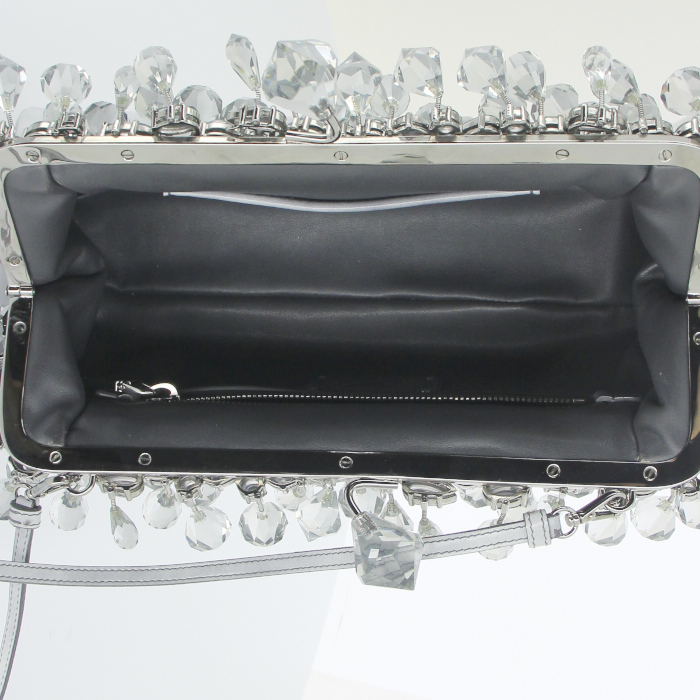 Bolso de mano Prada en charol gris plateado y vinilo transparente - Detail D2