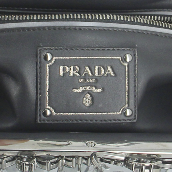 Bolso de mano Prada en charol gris plateado y vinilo transparente - Detail D3