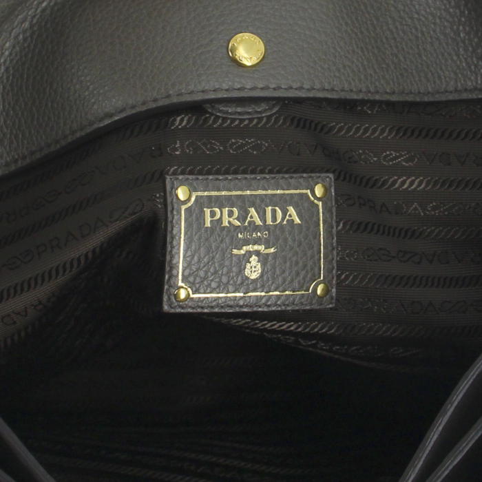 Prada shopping bag in dark grey grained leather - Detail D4