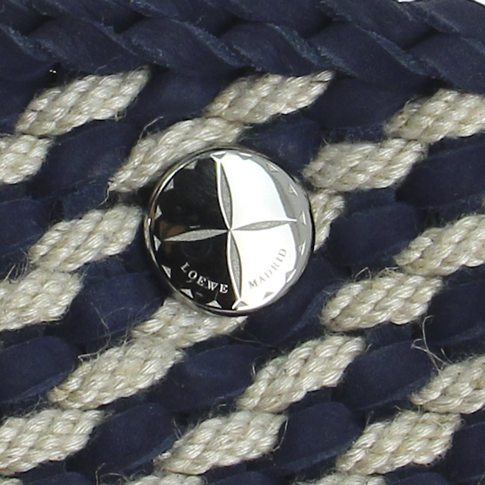 Bolso Cabás Loewe en tejido trenzado blanco y azul y cuero azul - Detail D3