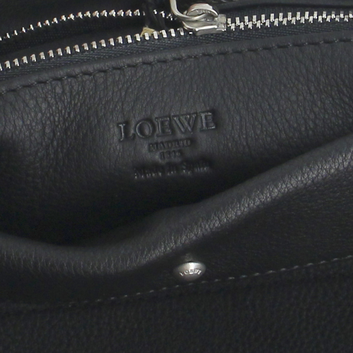 Bolso de mano Loewe Amazona modelo mediano en ante negro y cuero negro - Detail D3