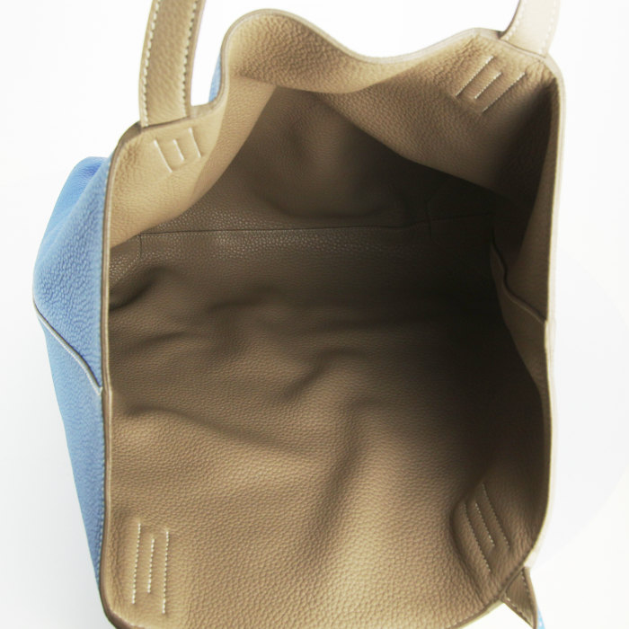 Bolso Cabás Hermes modelo grande en cuero granulado bicolor azul y gris tórtola - Detail D3