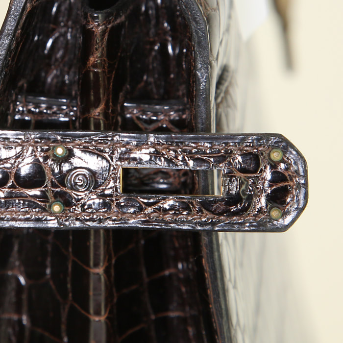 Bolso para llevar al hombro o en la mano Hermes Kelly 32 cm en cocodrilo porosus marrón - Detail D4