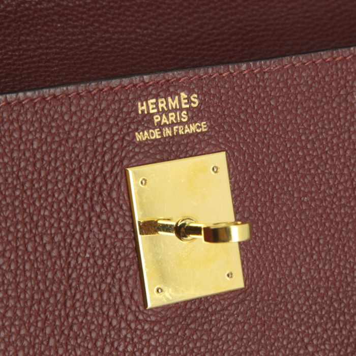 Bolso de mano Hermes Kelly 35 cm en cuero togo color burdeos - Detail D3