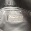 Borsa a tracolla Chanel in pelle nera con motivo a quadretti - Detail D4 thumbnail