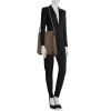 Sac porté épaule Louis Vuitton Musette en toile damier enduite marron et cuir marron - Detail D1 thumbnail