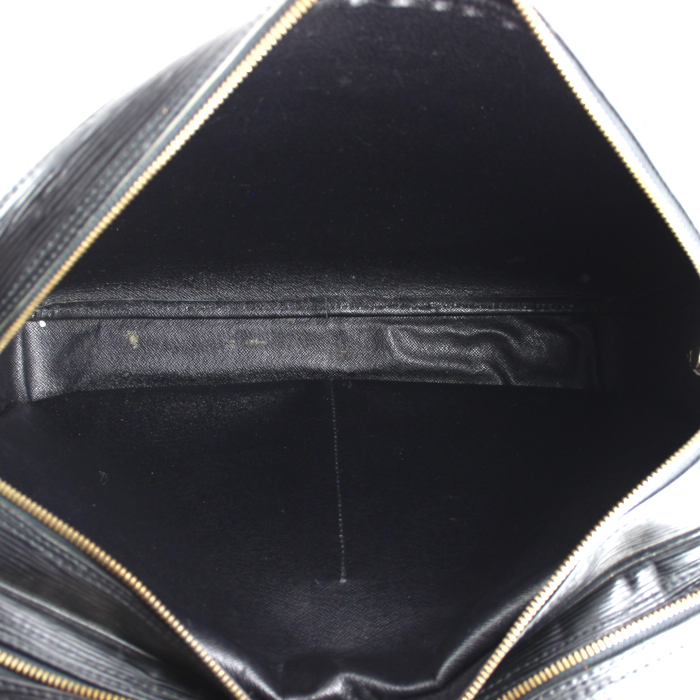 Sac besace Louis Vuitton en cuir épi noir - Detail D3