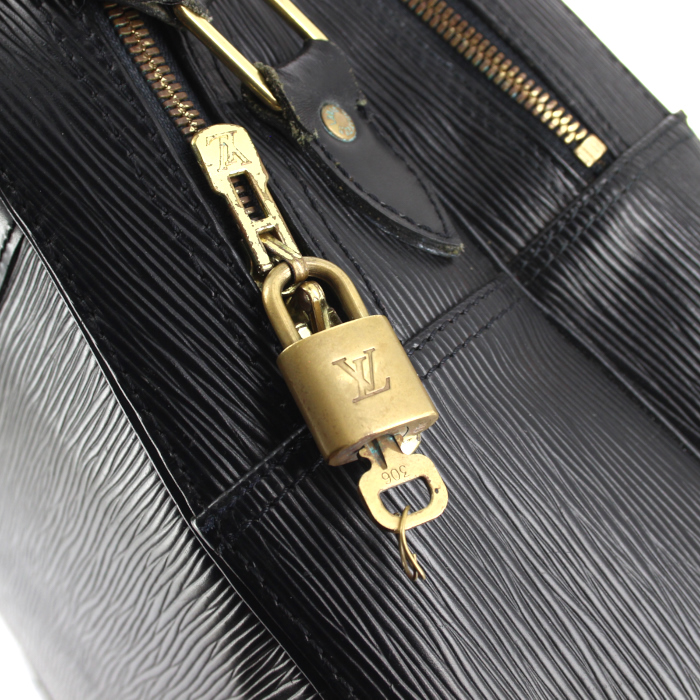 Bolso zurrón Louis Vuitton en cuero Epi negro - Detail D4