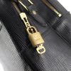 Sac besace Louis Vuitton en cuir épi noir - Detail D4 thumbnail