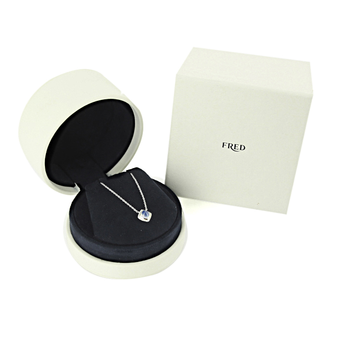 Collana Fred Pain de Sucre modello piccolo in oro bianco,  diamanti e calcedonio blu - Detail D2