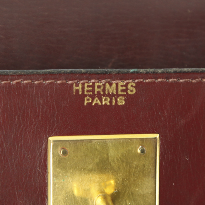 Bolso de mano Hermes Kelly 28 cm en cuero box color burdeos - Detail D3